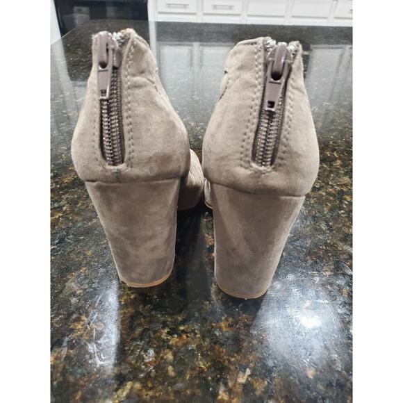 Qupid Women's Solid Tan Leather Upper Back Zip Caged Ankle Boots Size 8 - Picture 8 of 10